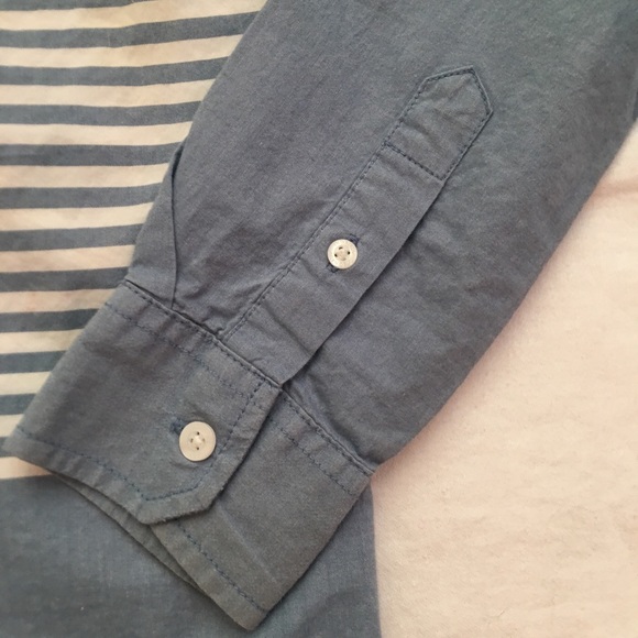 💙Boys Old Navy Button Down💙 - Picture 3 of 5